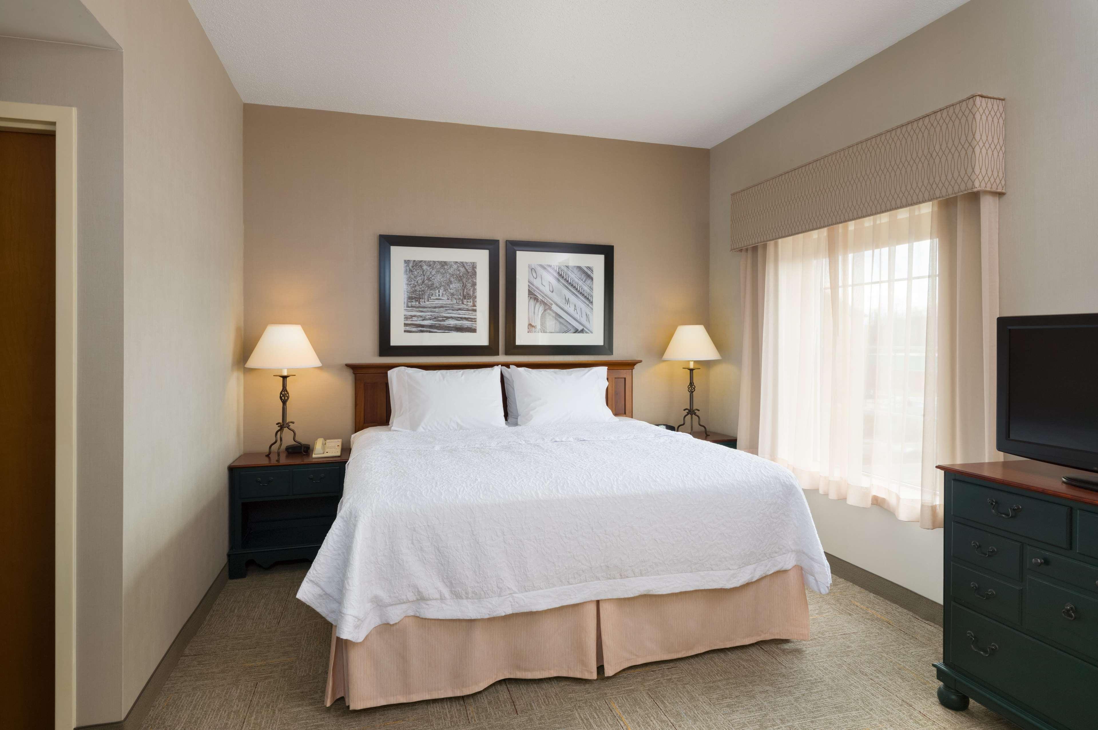 Hampton Inn & Suites State College At Williamsburg Square Eksteriør billede