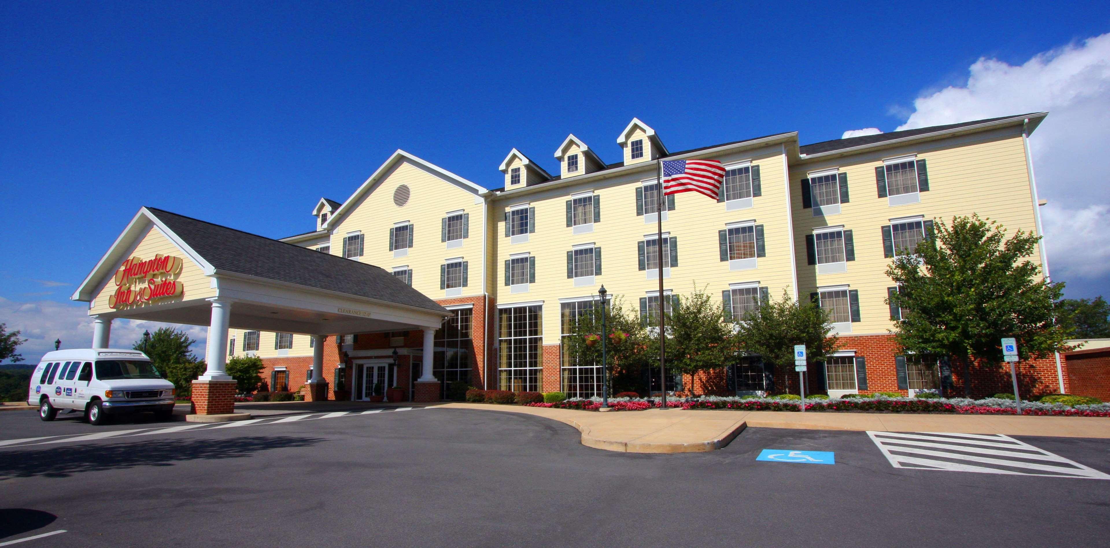 Hampton Inn & Suites State College At Williamsburg Square Eksteriør billede