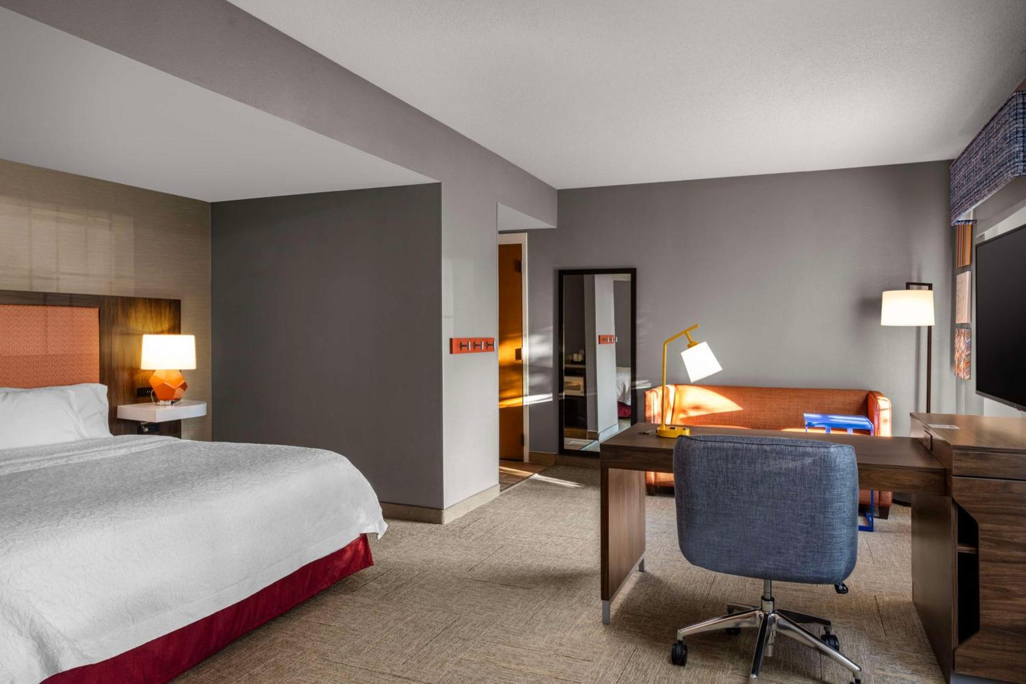 Hampton Inn & Suites State College At Williamsburg Square Eksteriør billede