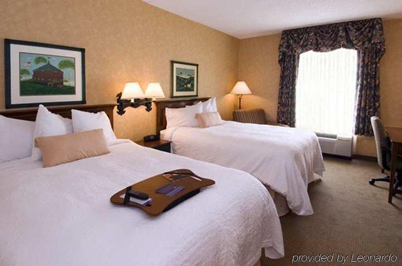 Hampton Inn & Suites State College At Williamsburg Square Værelse billede