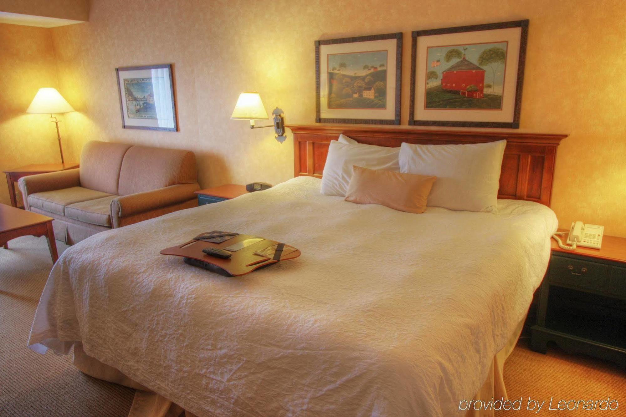 Hampton Inn & Suites State College At Williamsburg Square Værelse billede