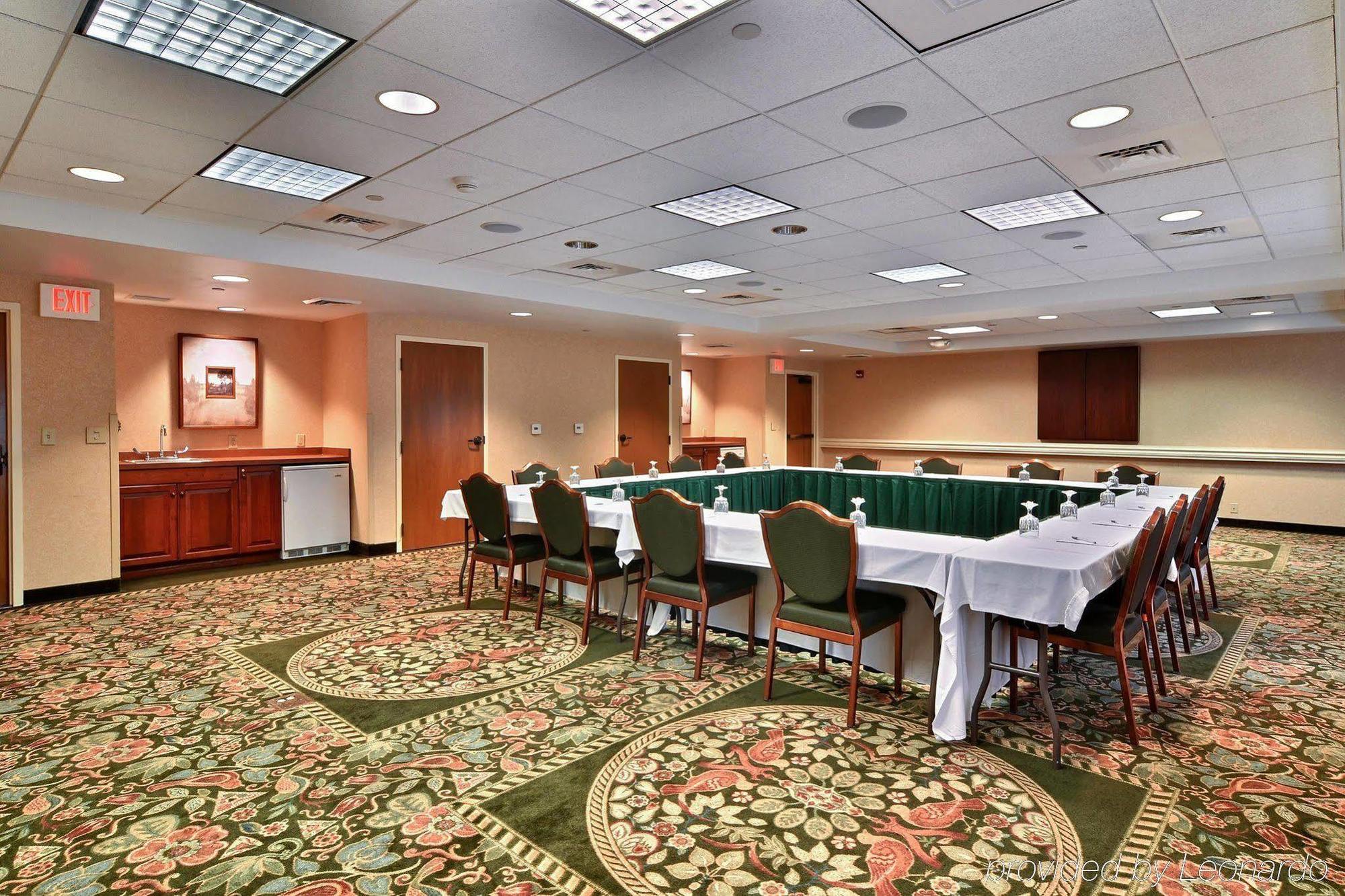 Hampton Inn & Suites State College At Williamsburg Square Eksteriør billede